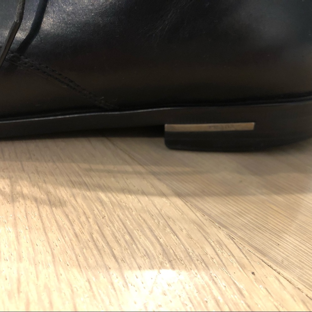 Prada Men’s black leather Oxford shoes - Picture 7 of 8